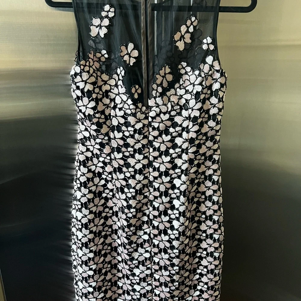 Women’s NEW NEVER WORN DRESS - Picture 7 of 9